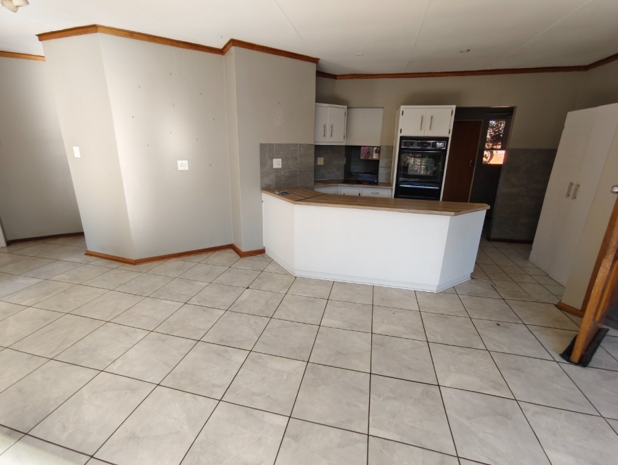 To Let 3 Bedroom Property for Rent in Langenhovenpark Free State